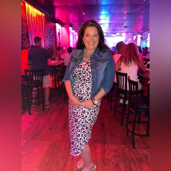 Meet your Posher, Traci - Picture 4 of 6